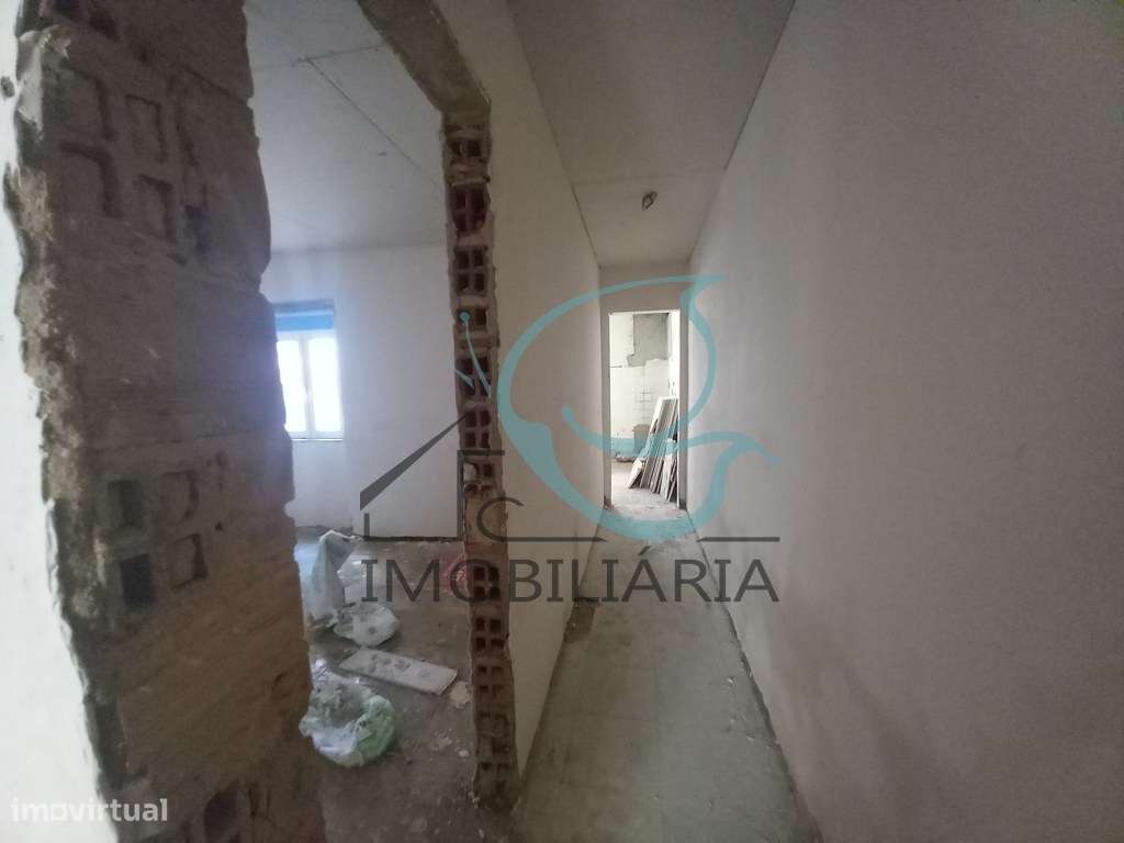 Apartamento T1 com Logradouro Privativo na Baixa da Banheira-8