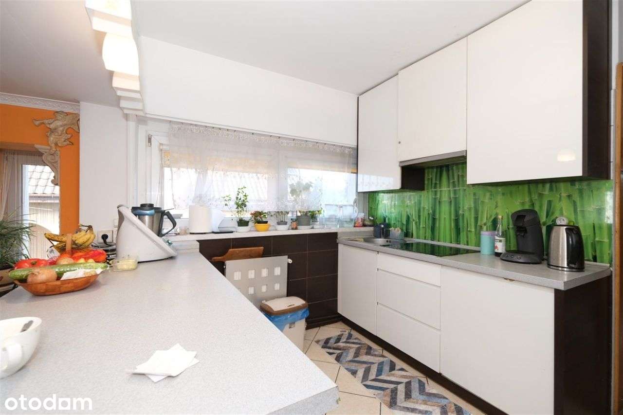 Komfortowy dom z przestrzenią do pracy i życia!-16