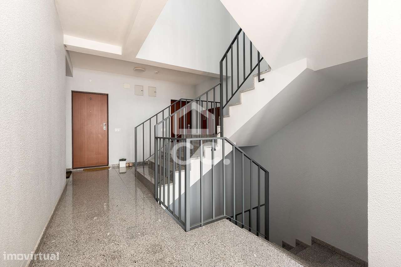 Apartamento T2 de Rés do Chão c/ Varanda e Lugar de Garagem | Villas d-14