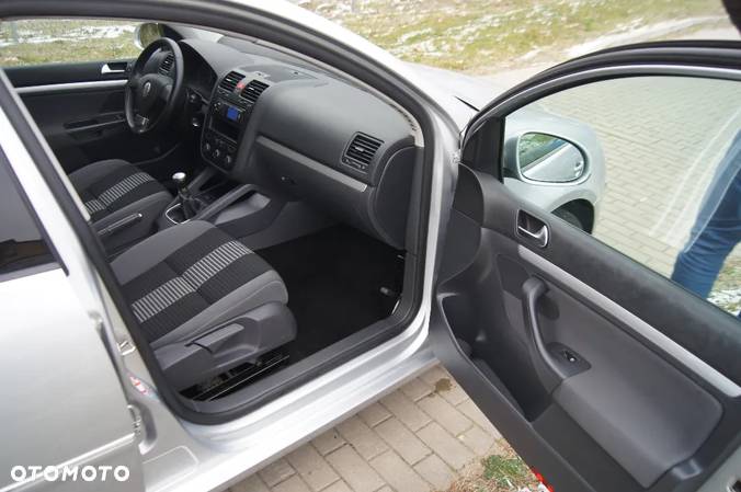 Volkswagen Golf V 1.9 TDI Comfortline - 25