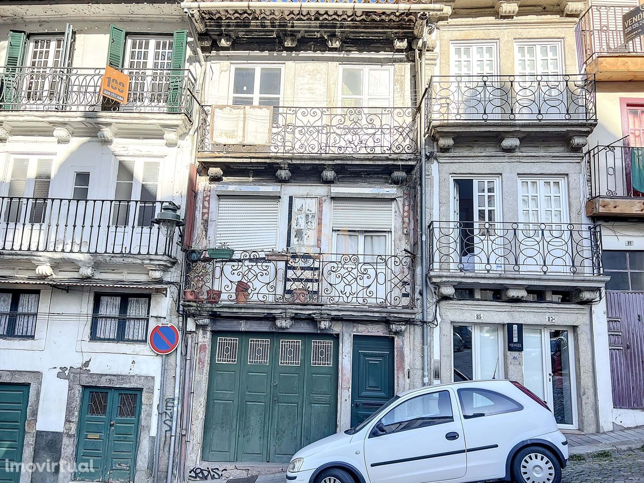 Edifício na Rua do Comércio do Porto.