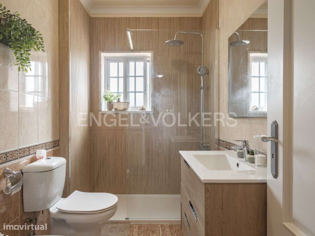 Moradia T5 com piscina em Sobreda de Caparica-25