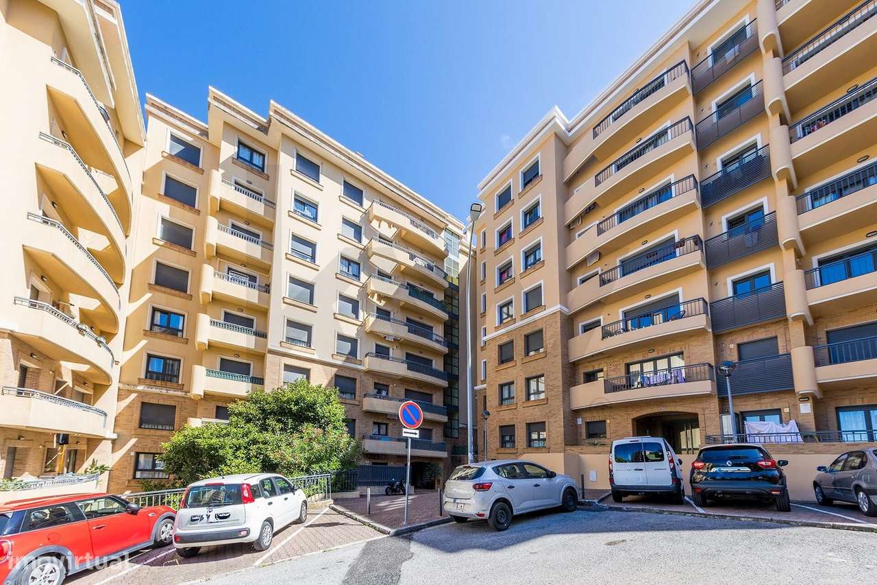 T2 com Box de 50 m2 no Parque Residencial do Almirante – Santo António-27