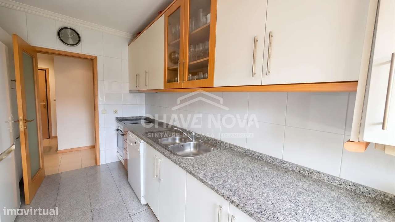 Apartamento T2 c/ Lugar de Garagem em Mafamude-7