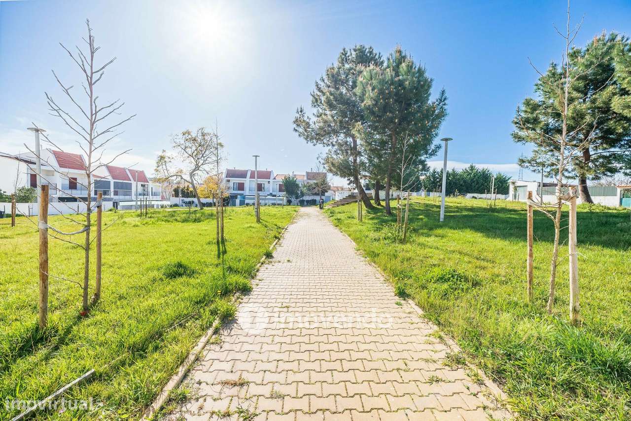 Apartamento T4 Duplex, com estacionamento e arrecadação, no Barreiro-57