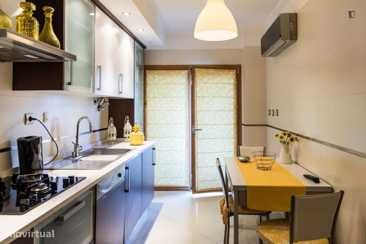 Quarto - localizado em Xabregas Lisbon - Grande imagem: 5/7