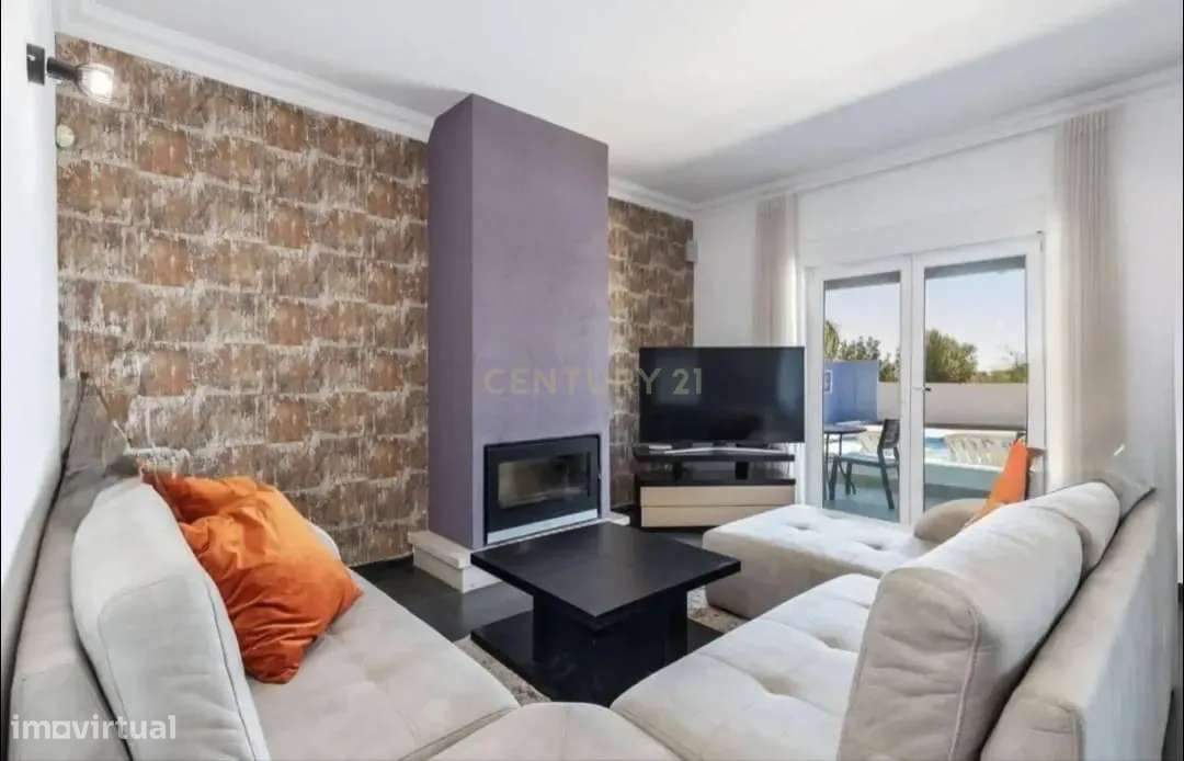Moderna Moradia T4 com piscina e ginásio no Cerro Azul-7