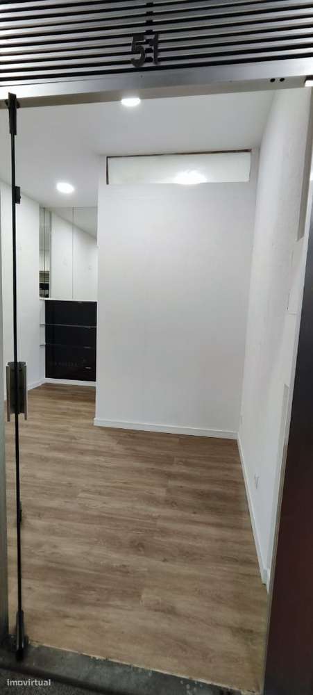 Disponível Loja 51 no centro de Matosinhos - Grande imagem: 4/11