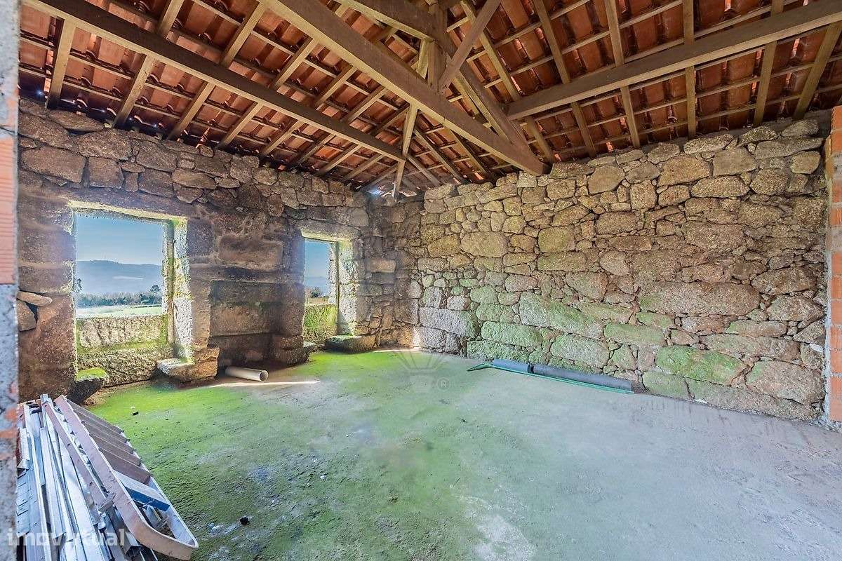 Moradia para Recuperar – Excelente Potencial | Vendida no Estado Atual - Grande imagem: 5/27