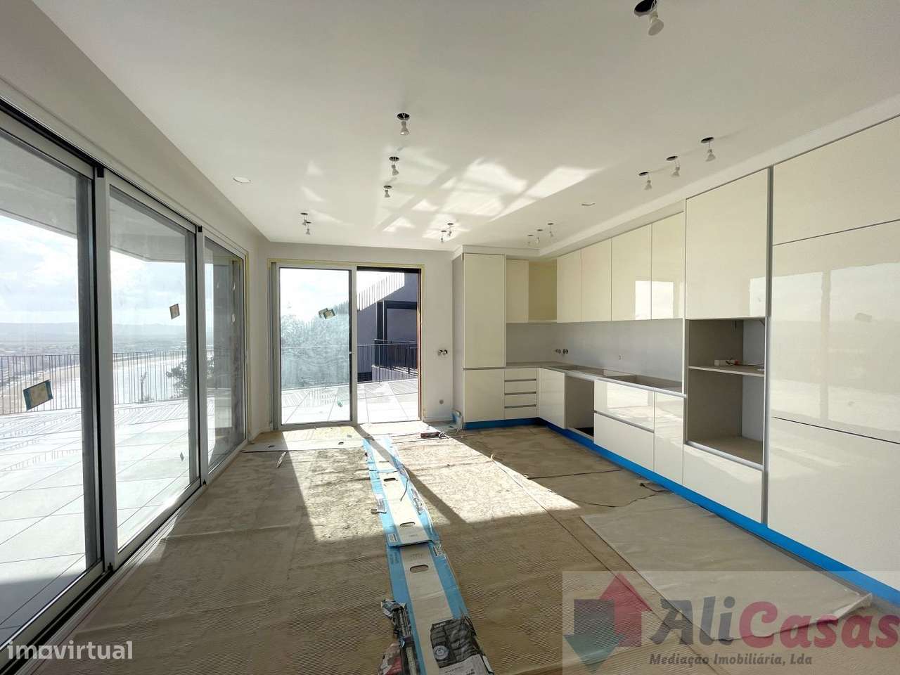 Excelente T3 C/terraço e Jacuzzi Privado- Vista para a Baía-14