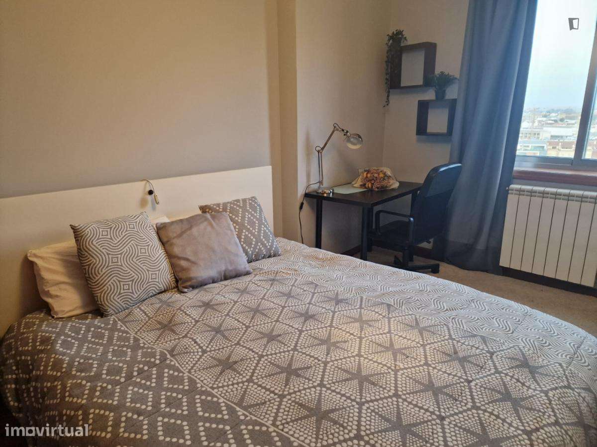 Quarto - localizado em Aveiro - Grande imagem: 4/9