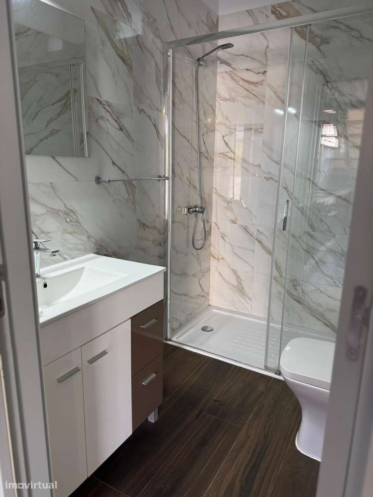 Oportunidade Única: Moradia T3 Reabilitada em Azurém – Guimarães-12