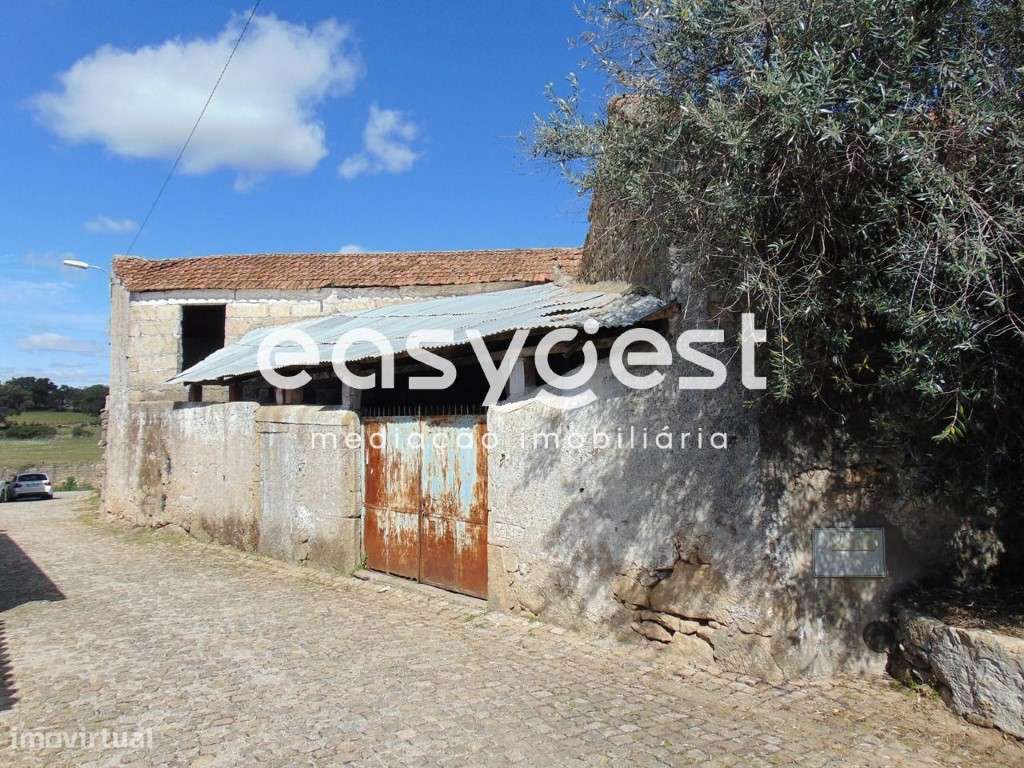 Conjunto de três edifícios urbanos com 117m2 por recuperar. - Grande imagem: 5/37