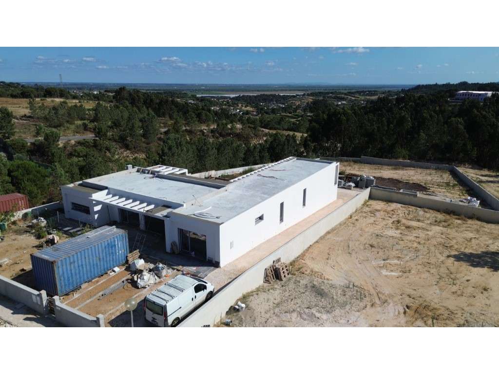 MORADIA T4 TÉRREA A ESTREAR - CASAIS DOS BRITOS - AZAMBUJA-12