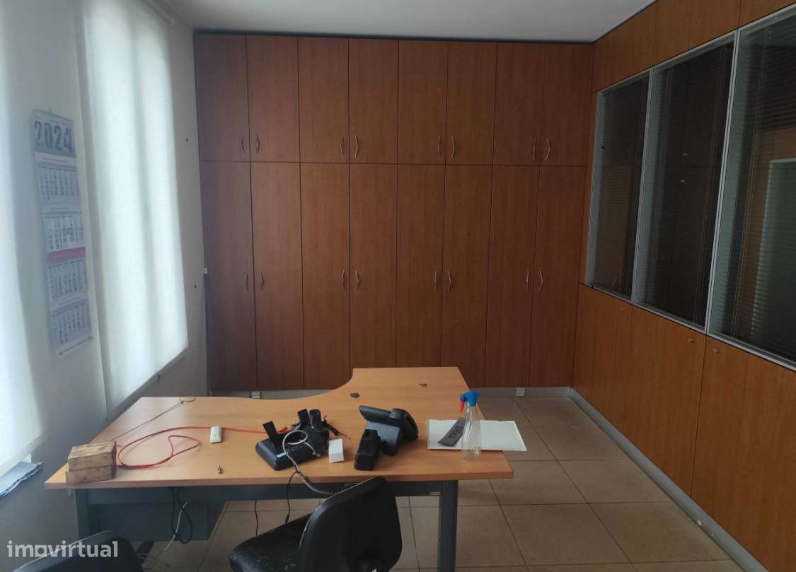 Pavilhão / Armazem na Marinha Grande
1.750 € - Grande imagem: 5/9