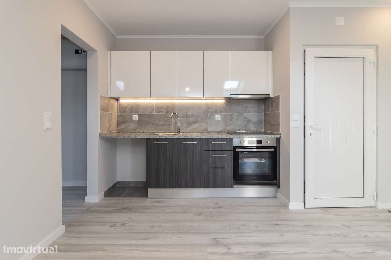Arrendo Apartamento T1 remodelado- Casal do Marco, P. Pires – 650 Eur - Grande imagem: 5/14