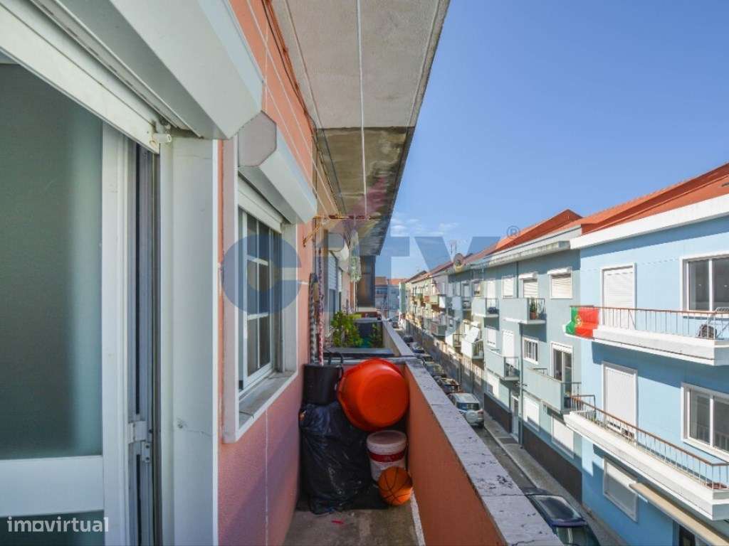 T1+1 Totalmente Remodelado com Varanda e Marquise | Pronto a Habita...-3