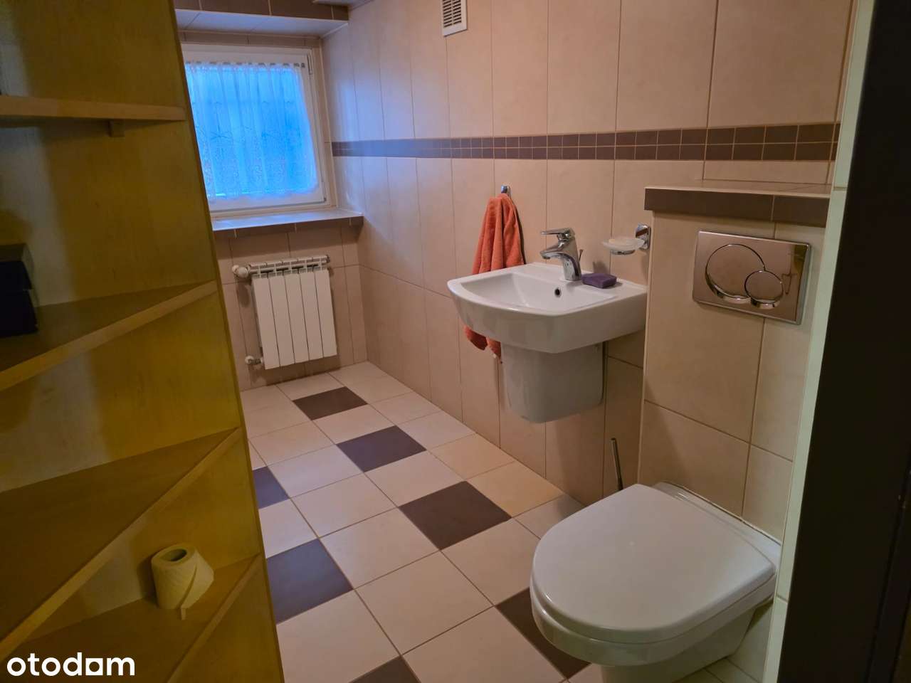 Dom z zakładem produkcyjnym Centrum-12