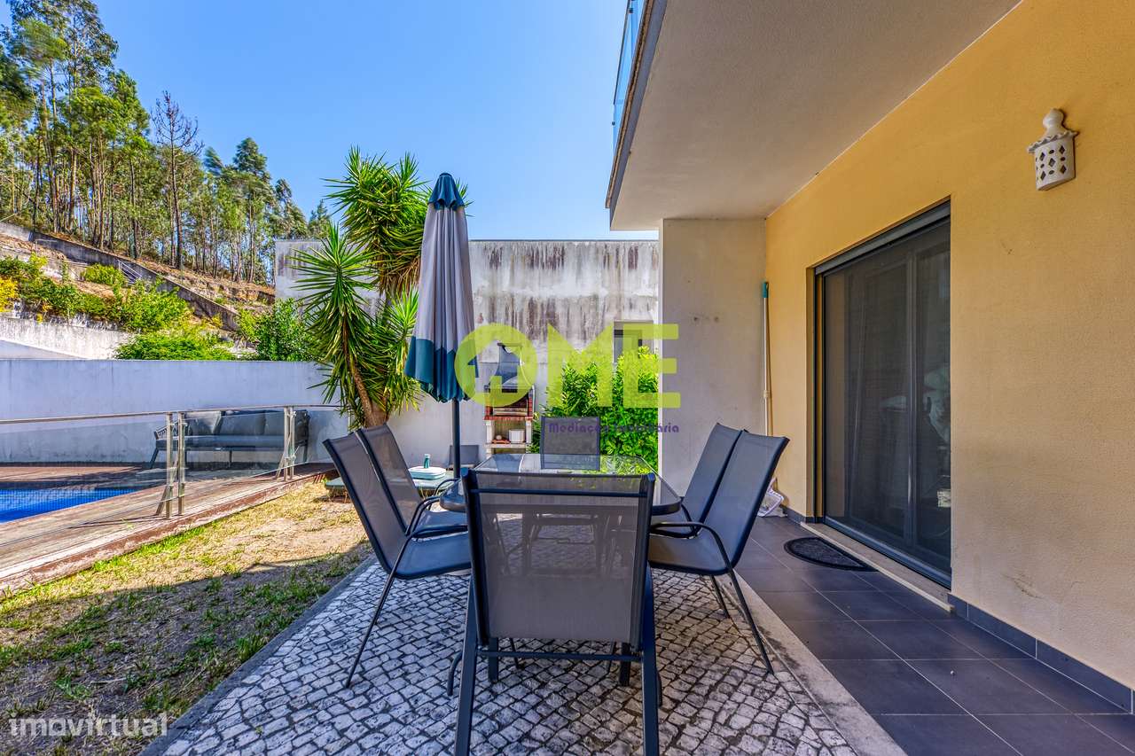 Moradia T4 com piscina e jardim em Ourém-21