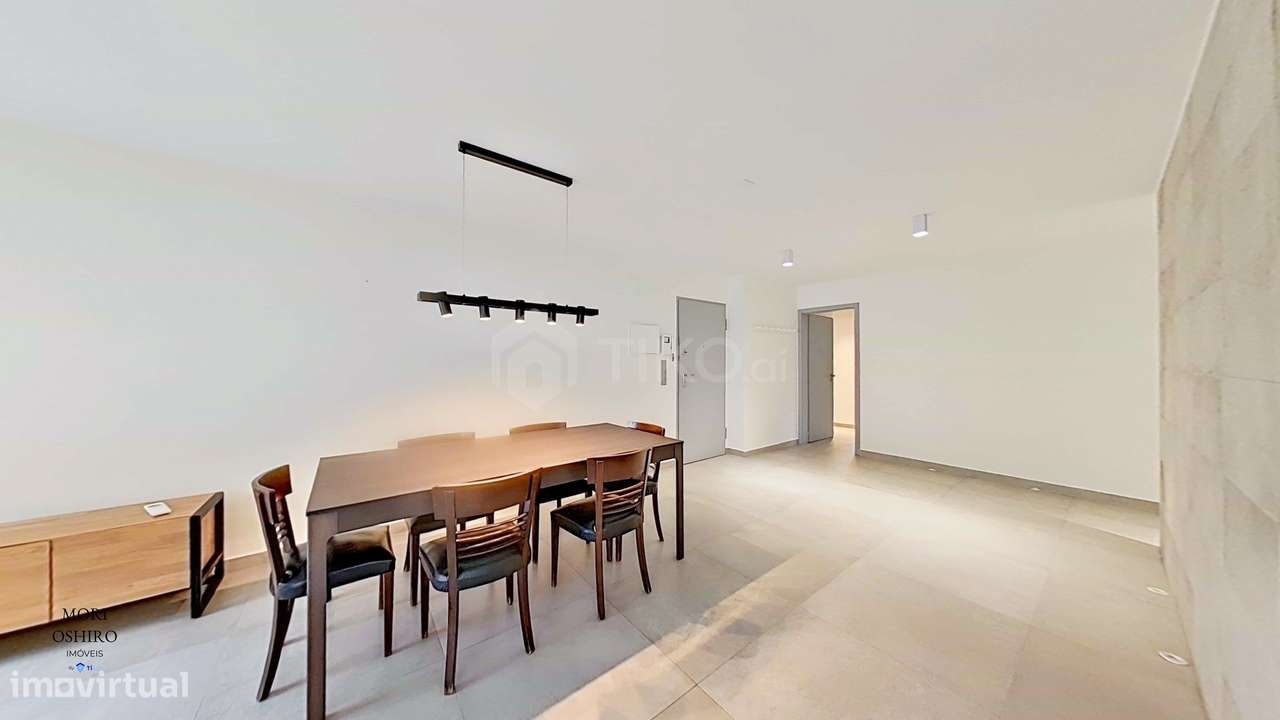 T4 CONVERTIDO EM T3 DE ALTO PADRÃO | 163 M² | 2 GARAGENS + ARRECADAÇÃO - Grande imagem: 3/33