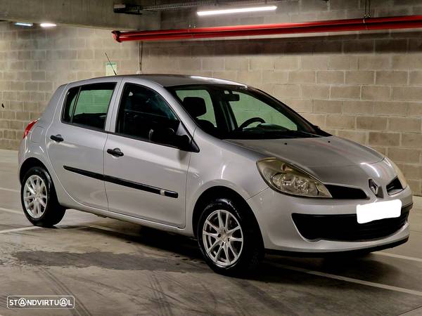 Renault Clio - 1