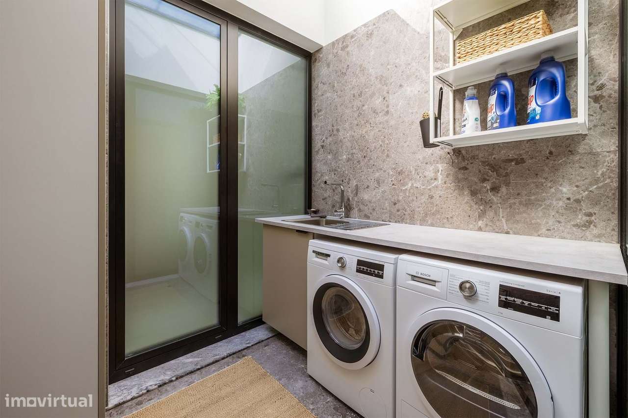 MODERNA E LUXUOSA MORADIA T3 COM PISCINA E GARAGEM PERTO DA MARINA DE-50