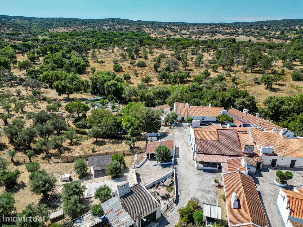 Moradia Térrea com Terreno de 950 m² a Apenas 8 km de Évora-29