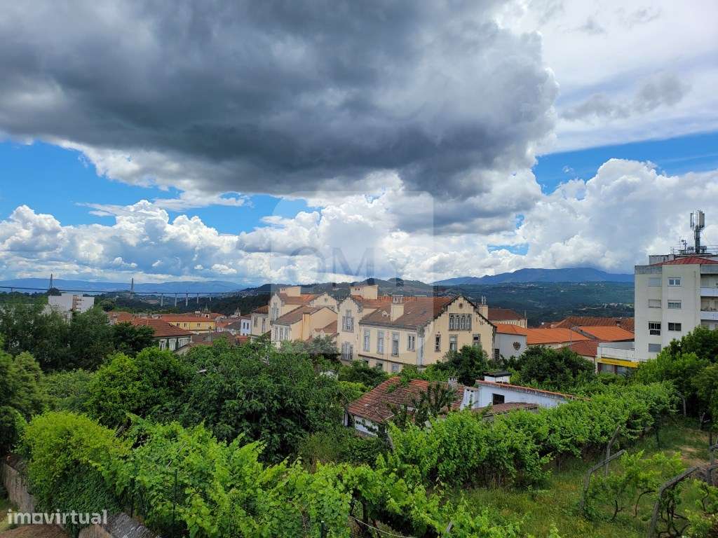 Prédio com Loja Comercial e Habitação T5 no Centro de Vila Real - Grande imagem: 5/44