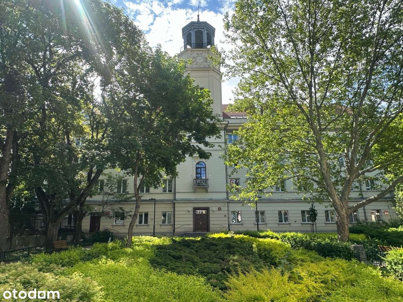 pięknie doświetlone dwa pokoje (50m) na Nowym Świecie
