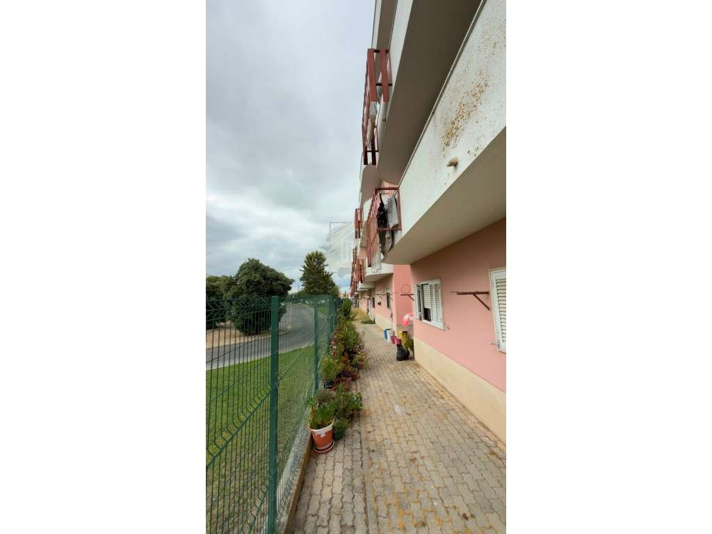 Apartamento T2 Rc com logradouro comum-14
