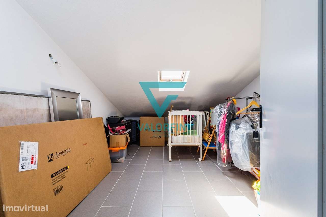Apartamento T2 c/ Terraço de 95m2 + Garagem / Marinha Grande-23