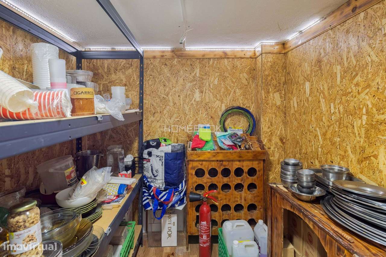 Loja na Avenida Bento de Jesus Caraça-22