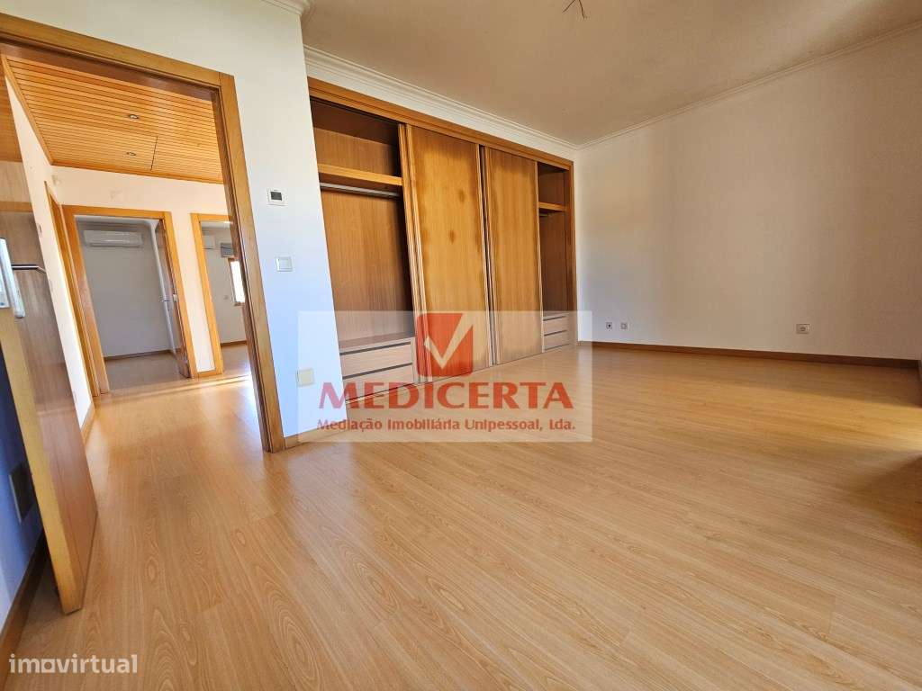 Algueirão - Moradia/Isolada T5 + Logradouro 350m² + Garagem-30