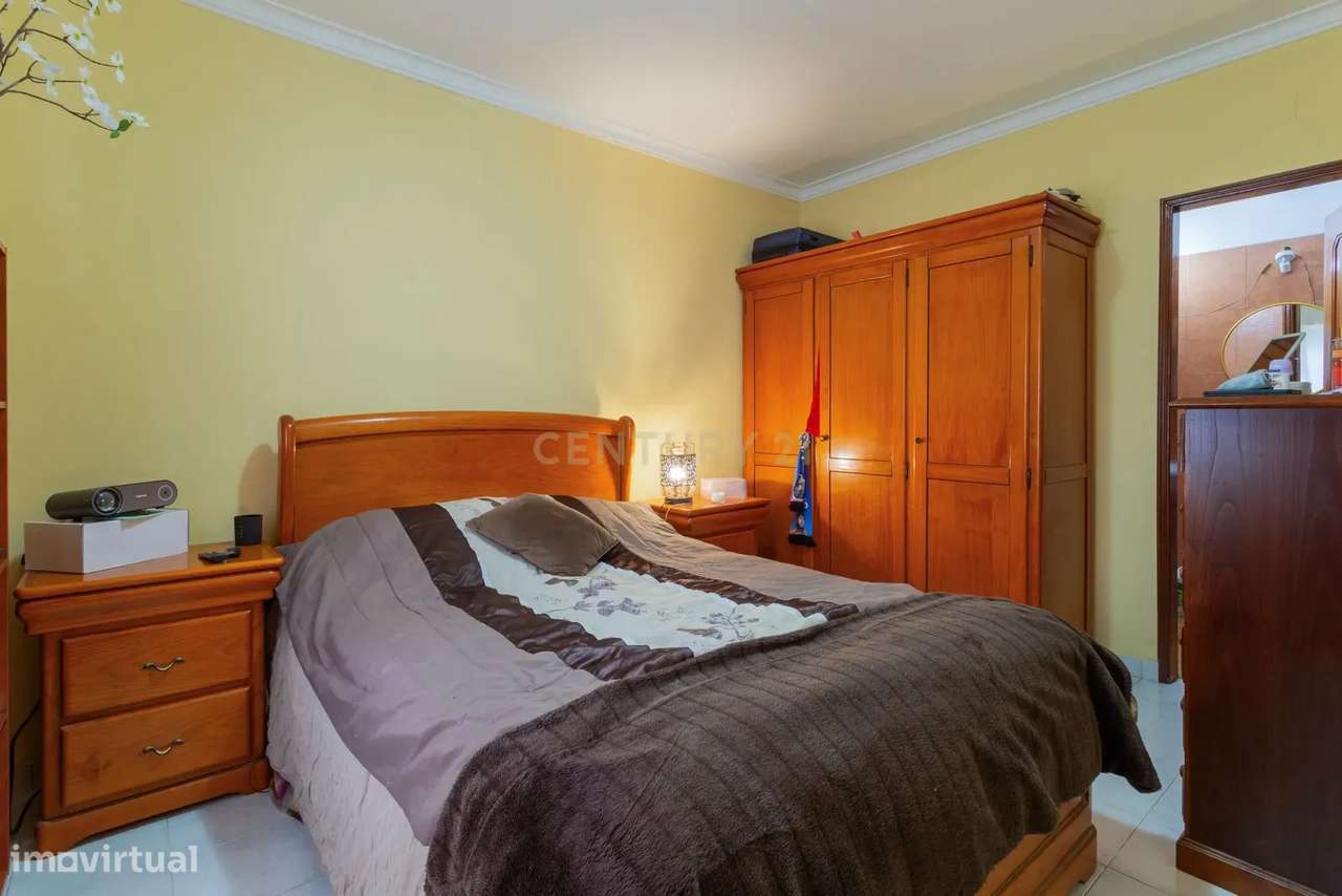 Andar de Moradia com Excelente Espaço Exterior / Terraço com 50 m² e S-25