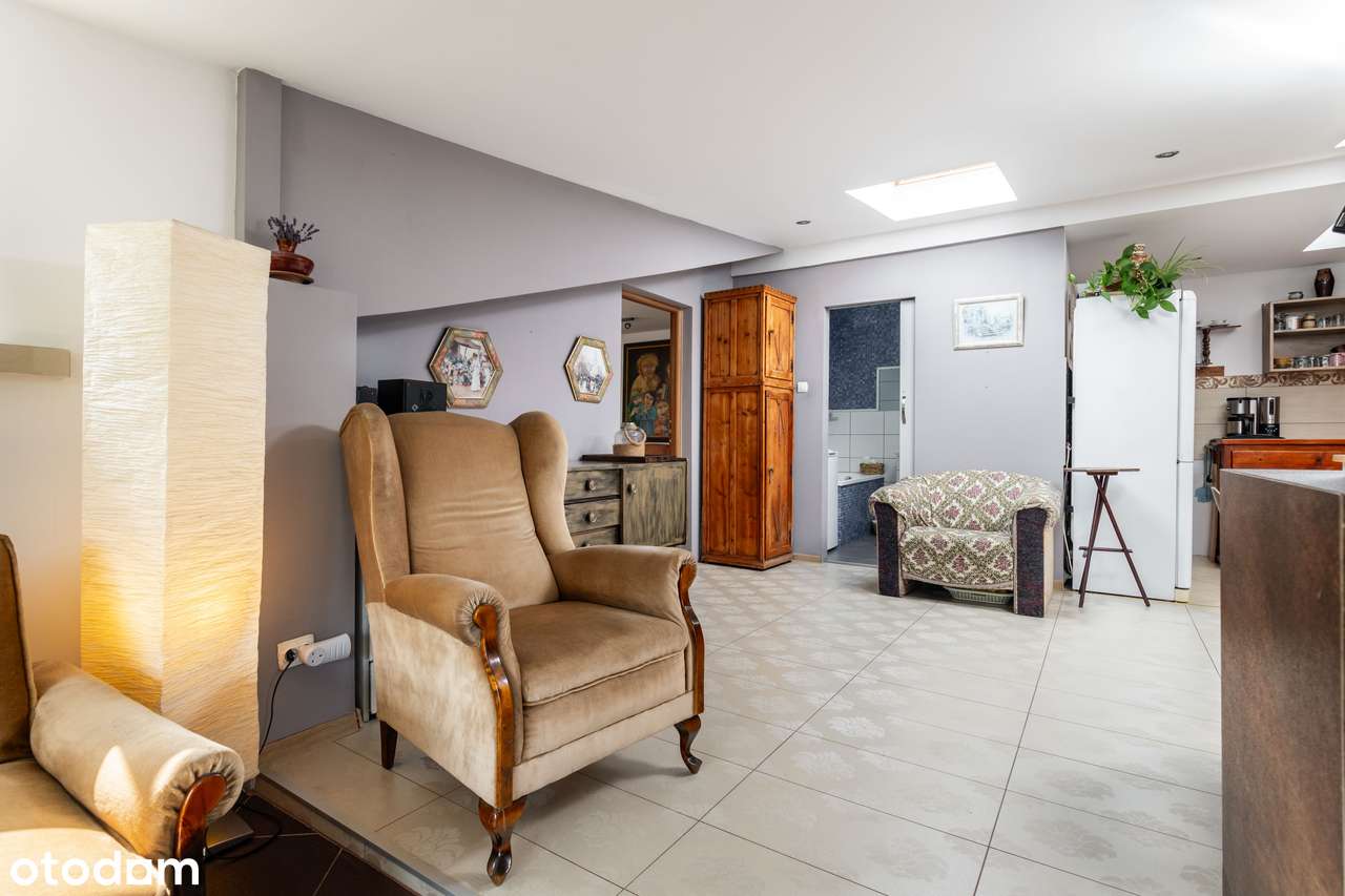 przy lesie I 3 min od S17/S2 I 20 min do Centrum-8