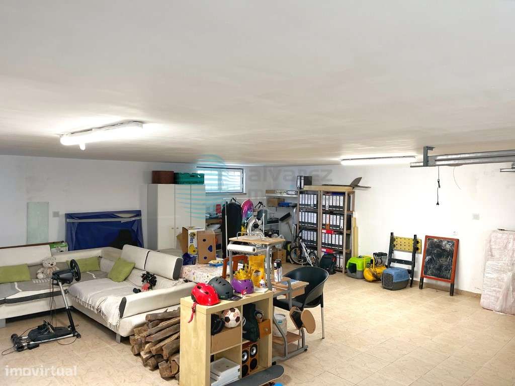 Moradia V3 situada no centro do Bombarral-25