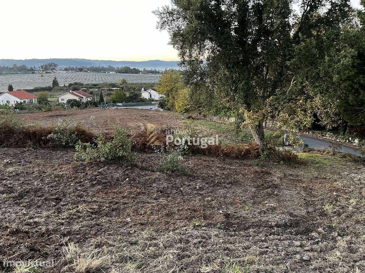 Venda Terreno 10.092,41m² para Construção Habitacional em Lago-6