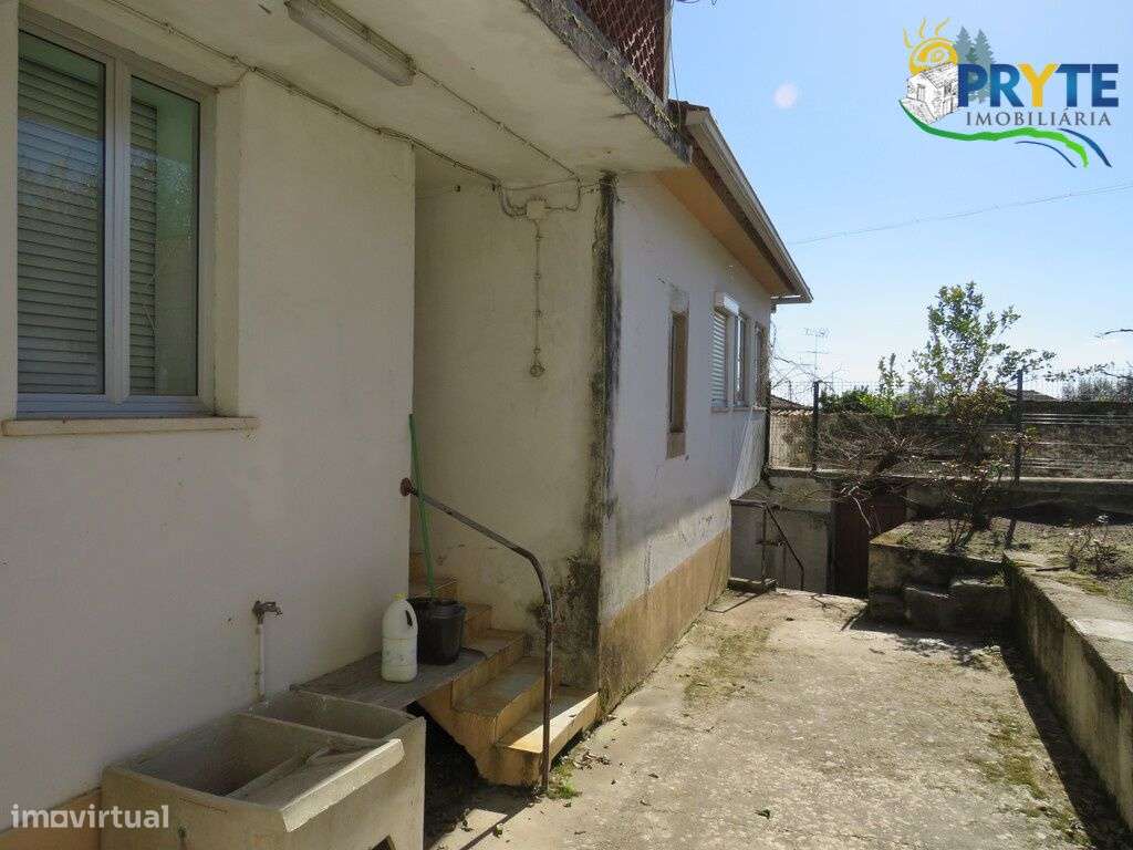 Moradia de tipologia T4 situada em Figueiró dos Vinhos-6