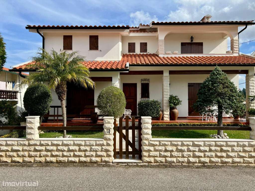 Moradia Isolada M6 com garagem em zona de Santa Clara - Grande imagem: 2/11