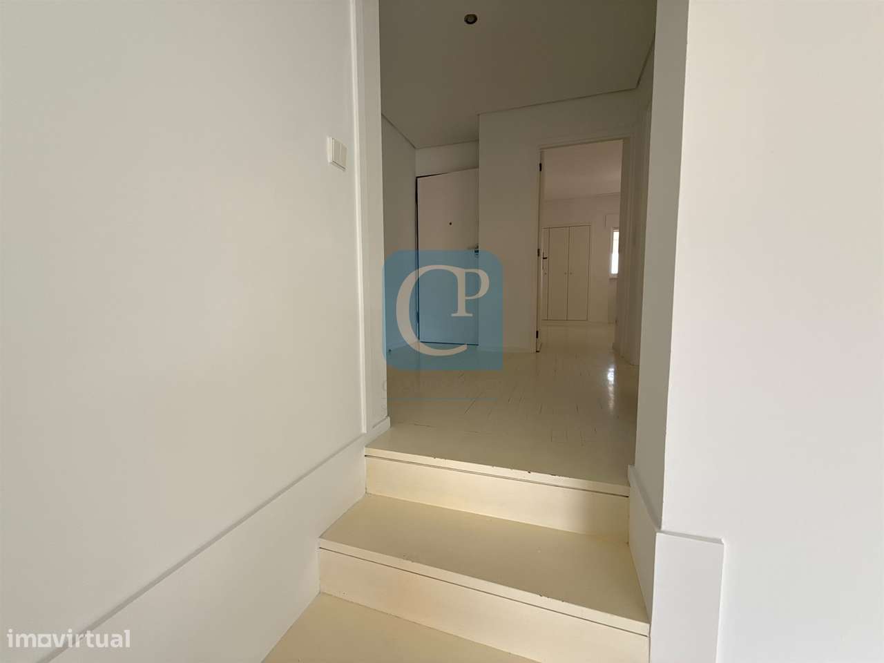 Apartamento T2 com lugar de garagem e arrumos em Vermoim na Maia-11
