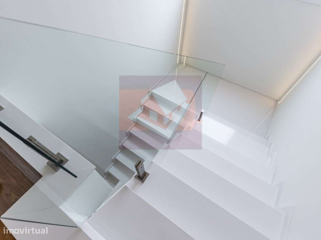 Moradia V5 nova no Bairro do Trigache em Famões-17