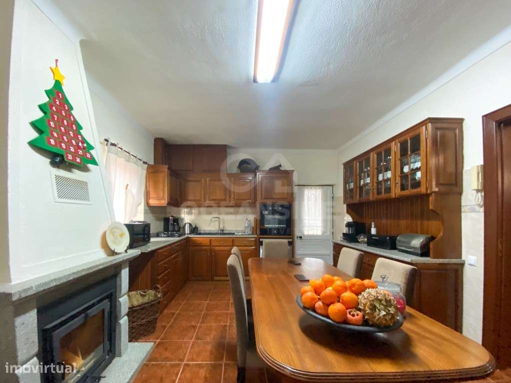 Moradia Independente Em Escalos De Baixo-7