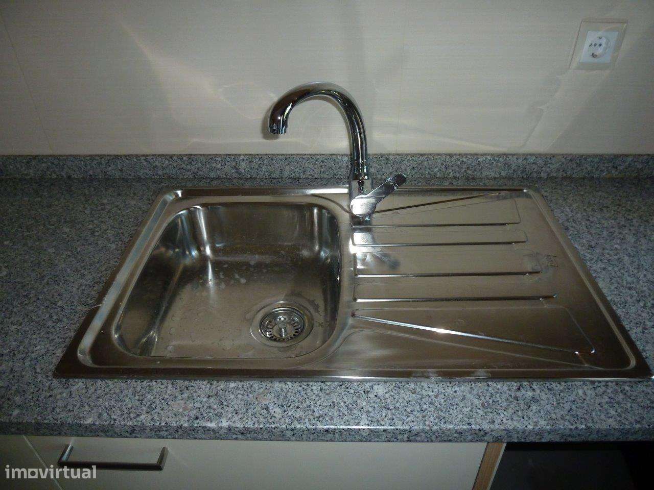 T2 em São Mamede Infesta. A 500mts do nó Circunvalação - Via Norte - Grande imagem: 3/15