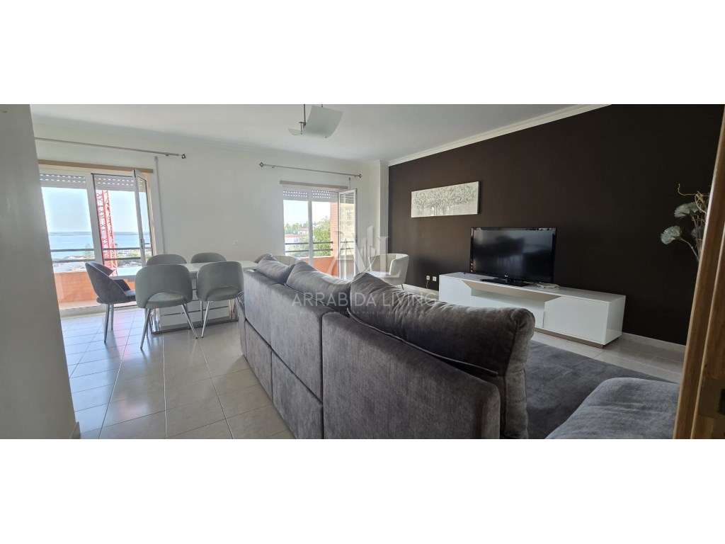 Apartamento T3 com otimas áreas a 5 minutos da Avenida Luisa Todi-9