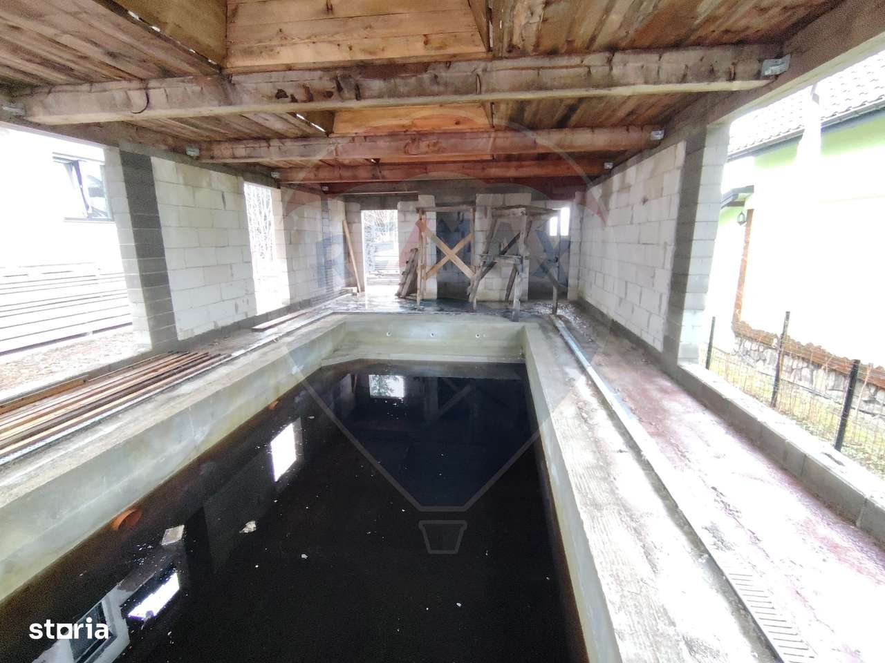Casă / Vilă cu 8 camere de vânzare-11