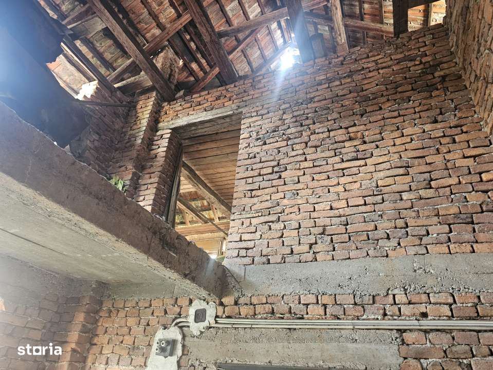 Casa de vacanta in rosu + 6400 mp teren - Imagine principală: 5/5