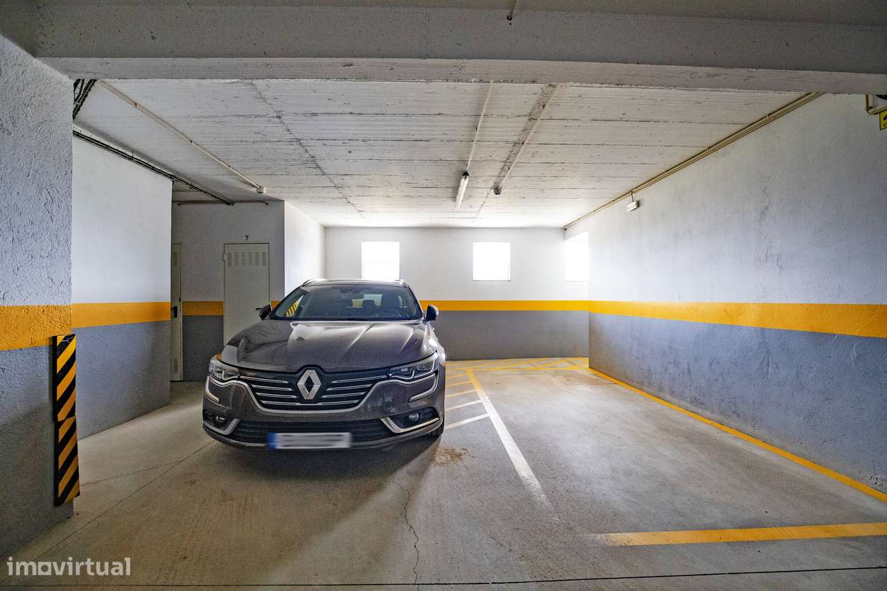 Apartamento T3 varanda estacionamento Corredoura Sesimbra-37