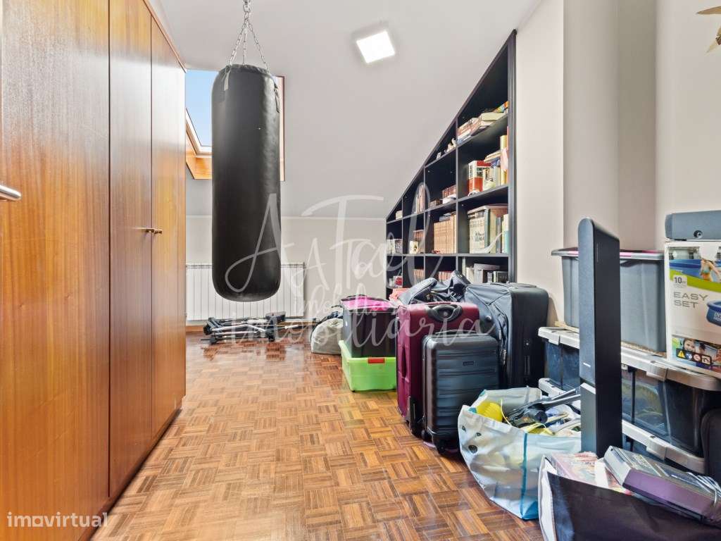 Duplex T5 no centro de Ponte de Lima com terraço panorâmico e 2 gar...-24