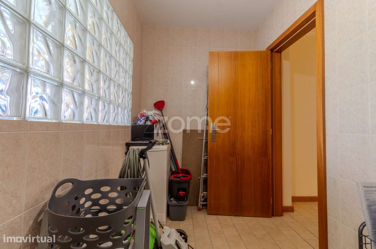 Moradia T3 | 3 Suítes e Piscina com Vista Rio-57