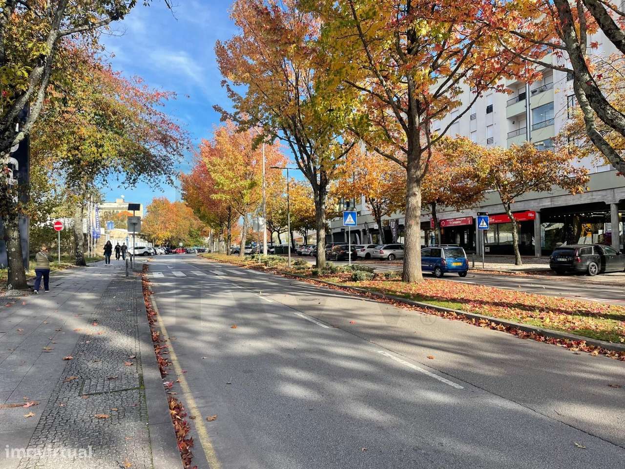 ESPAÇO COMERCIAL/SERVIÇOS PARA VENDA EM S. JOÃO DA MADEIRA COM 223 M2 - Grande imagem: 5/22